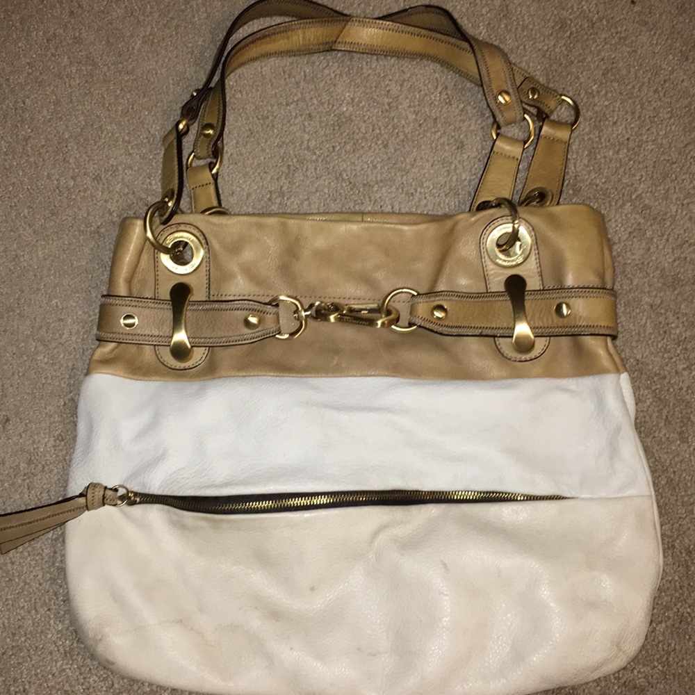 B. Makowsky leather purse